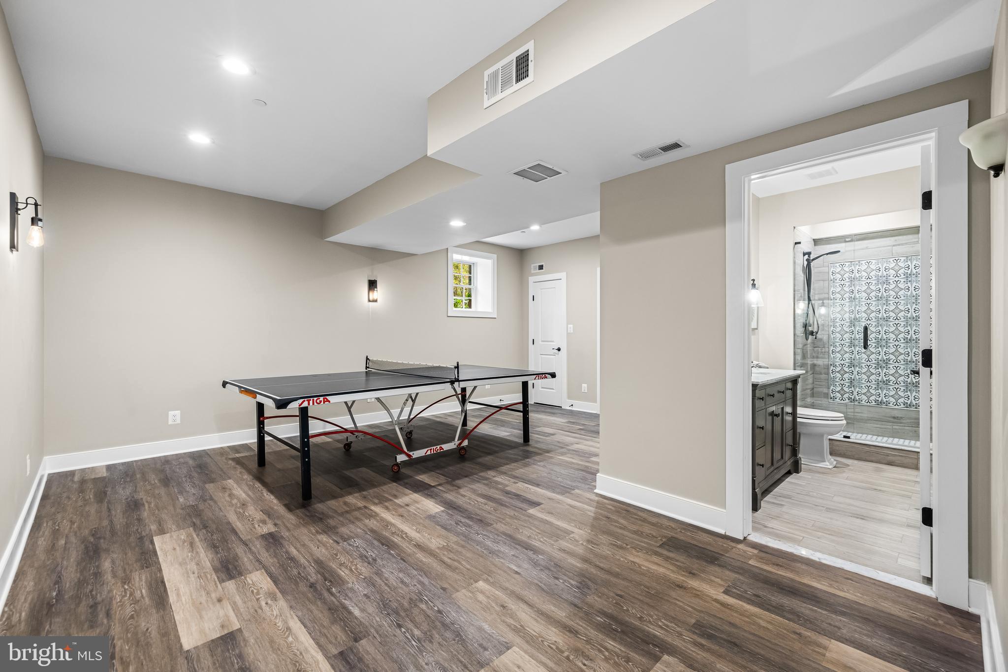 FALLS ROAD CORRIDOR - Residential