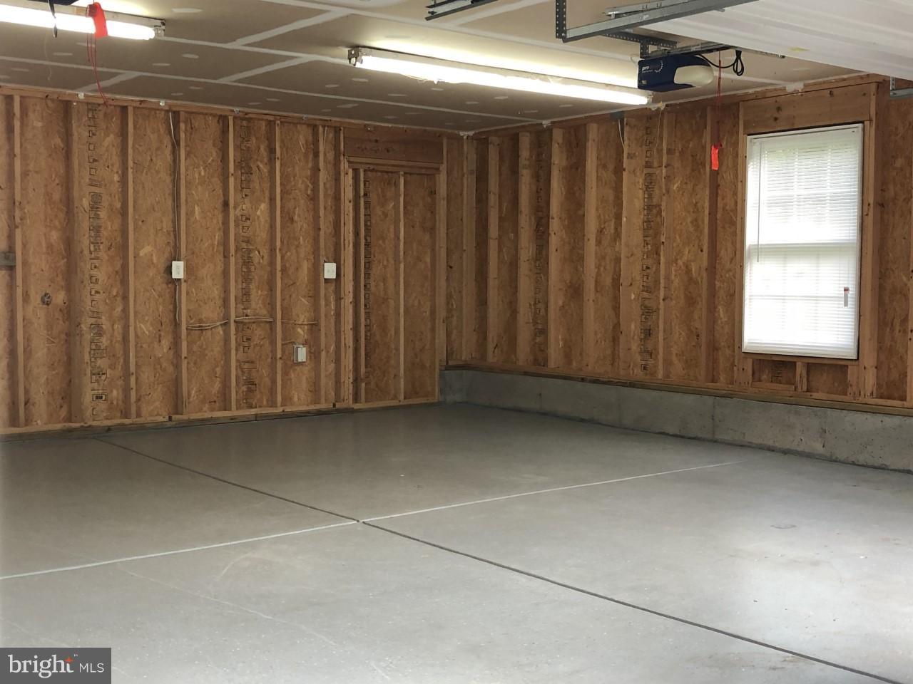 LAKE LAND - Residential Lease