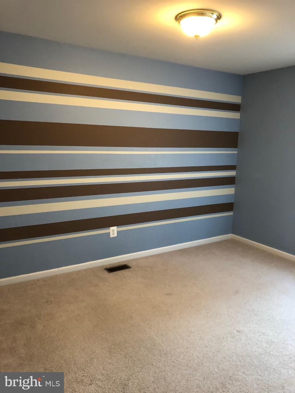 LAKE LAND - Residential Lease