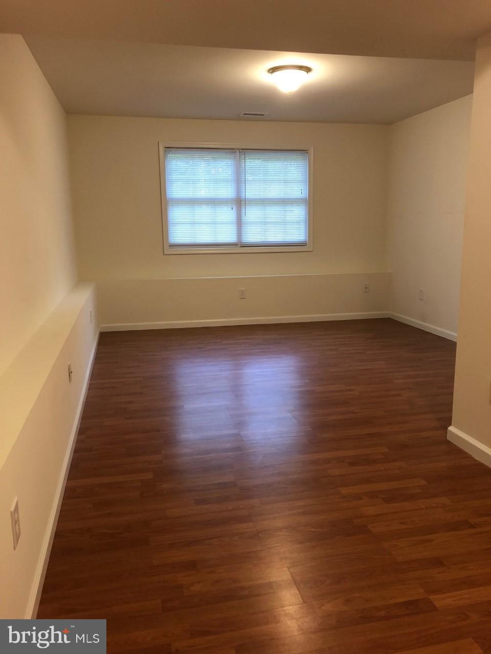 LAKE LAND - Residential Lease