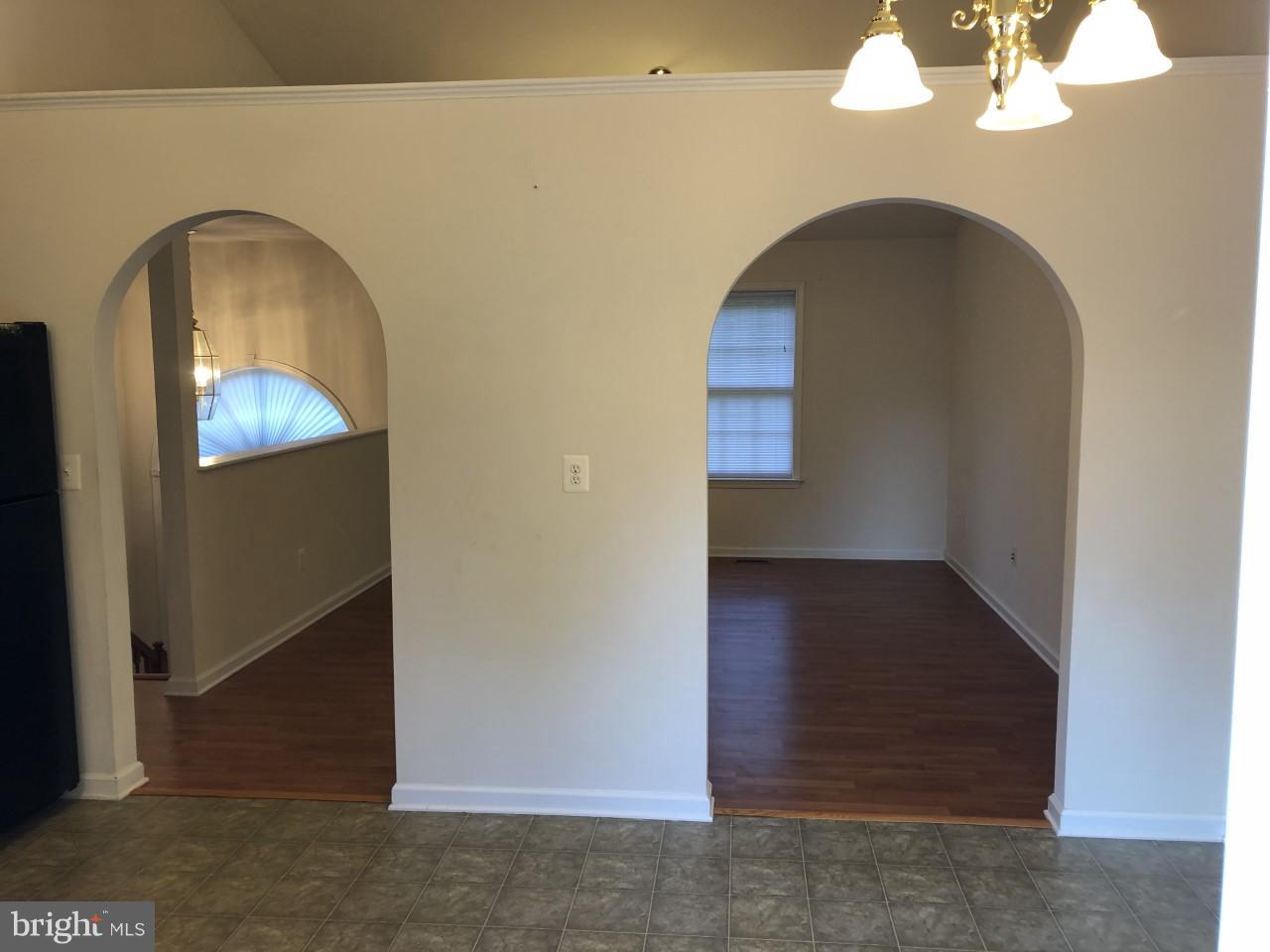 LAKE LAND - Residential Lease