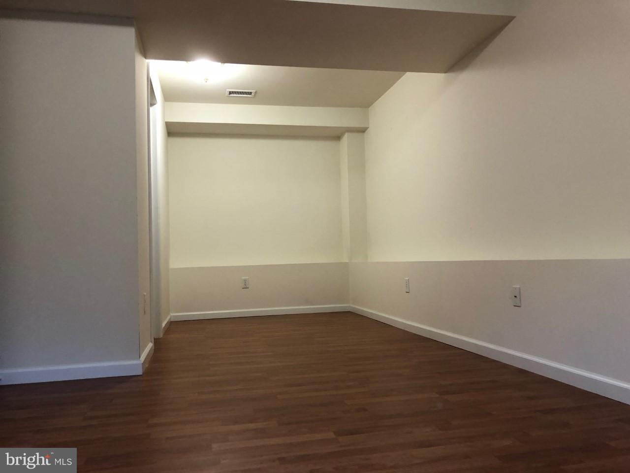 LAKE LAND - Residential Lease