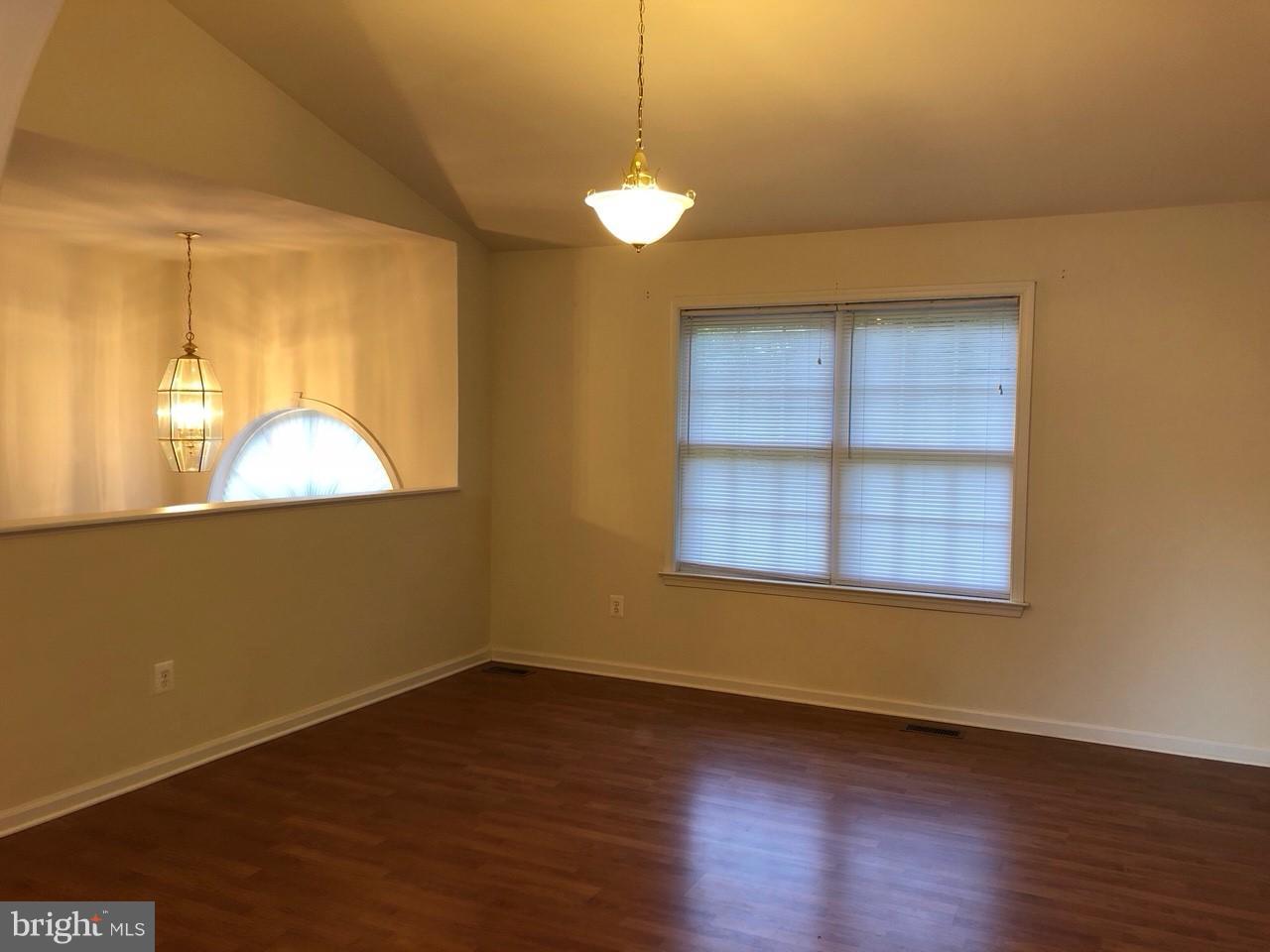 LAKE LAND - Residential Lease