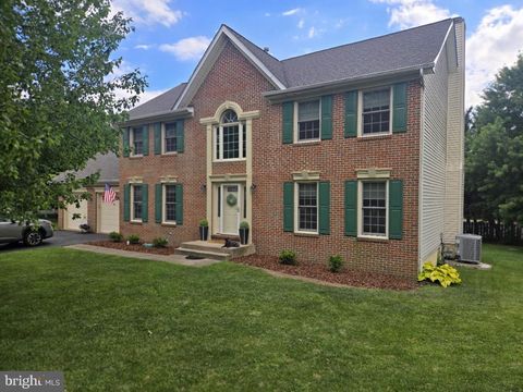 Photo of 13425 Alfred Mill Court, HERNDON, VA 20171 (MLS # VAFX2320080)