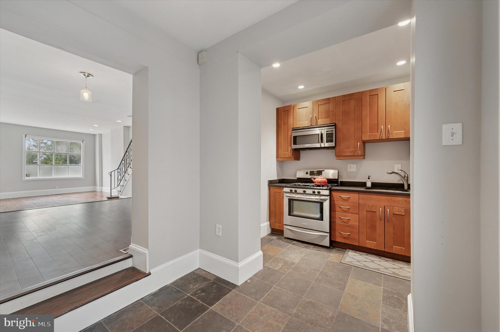 DICKINSON NARROWS - Residential Lease