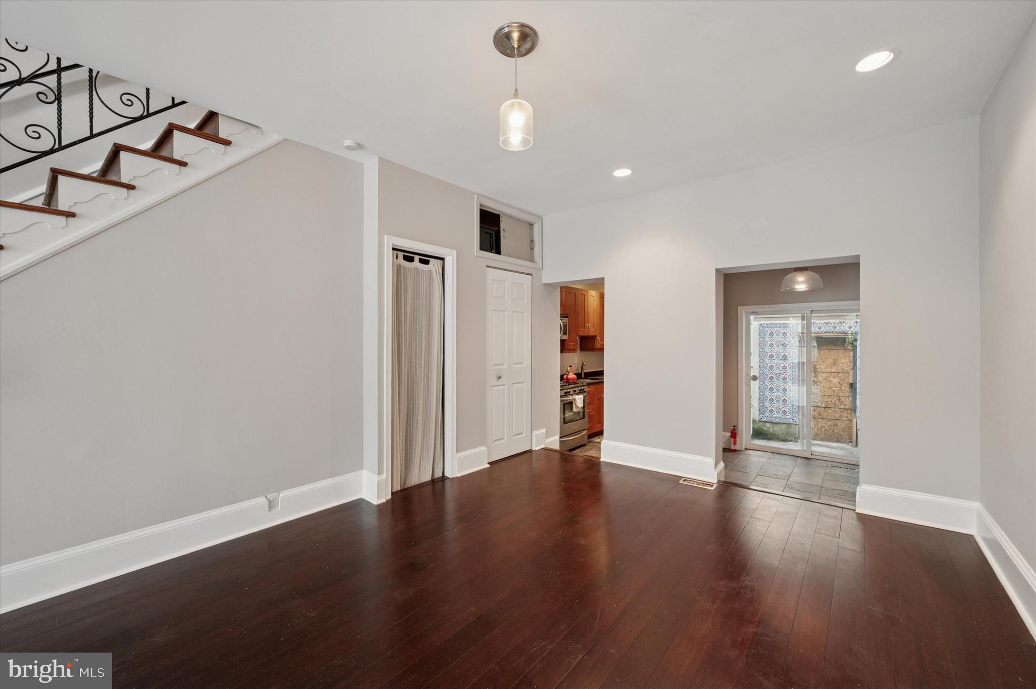 DICKINSON NARROWS - Residential Lease