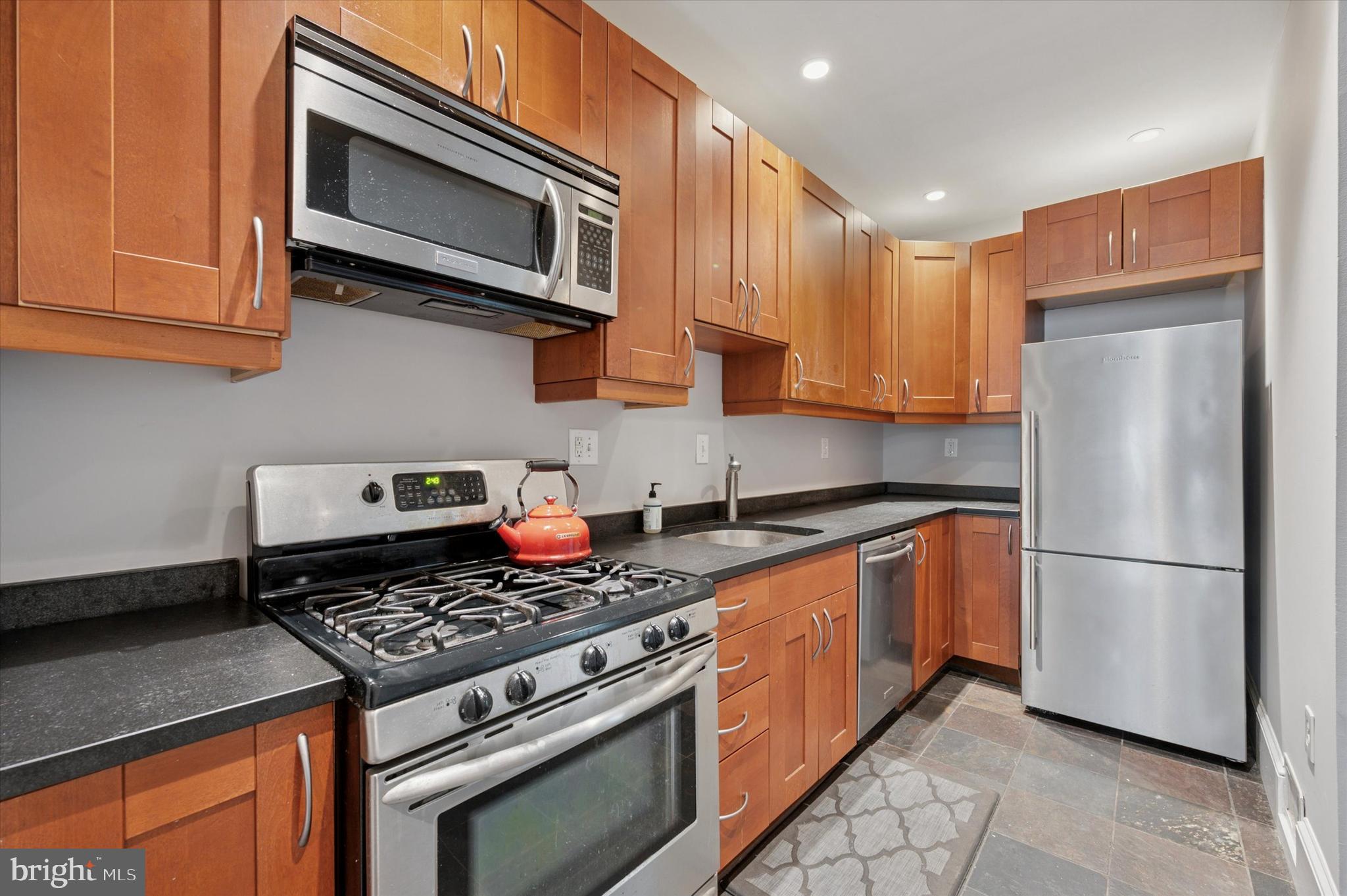 DICKINSON NARROWS - Residential Lease