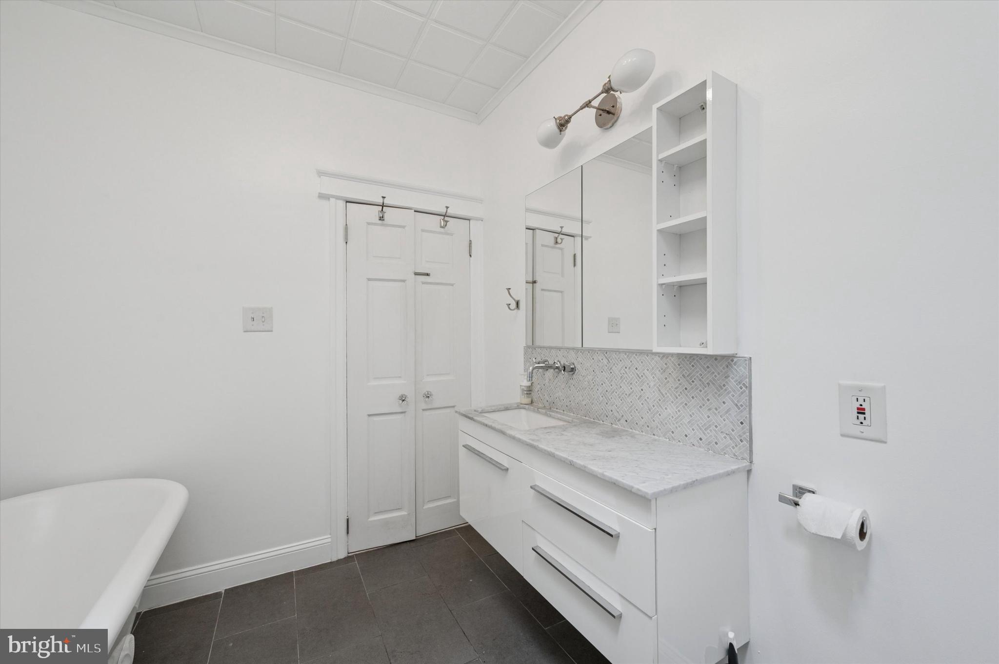 DICKINSON NARROWS - Residential Lease