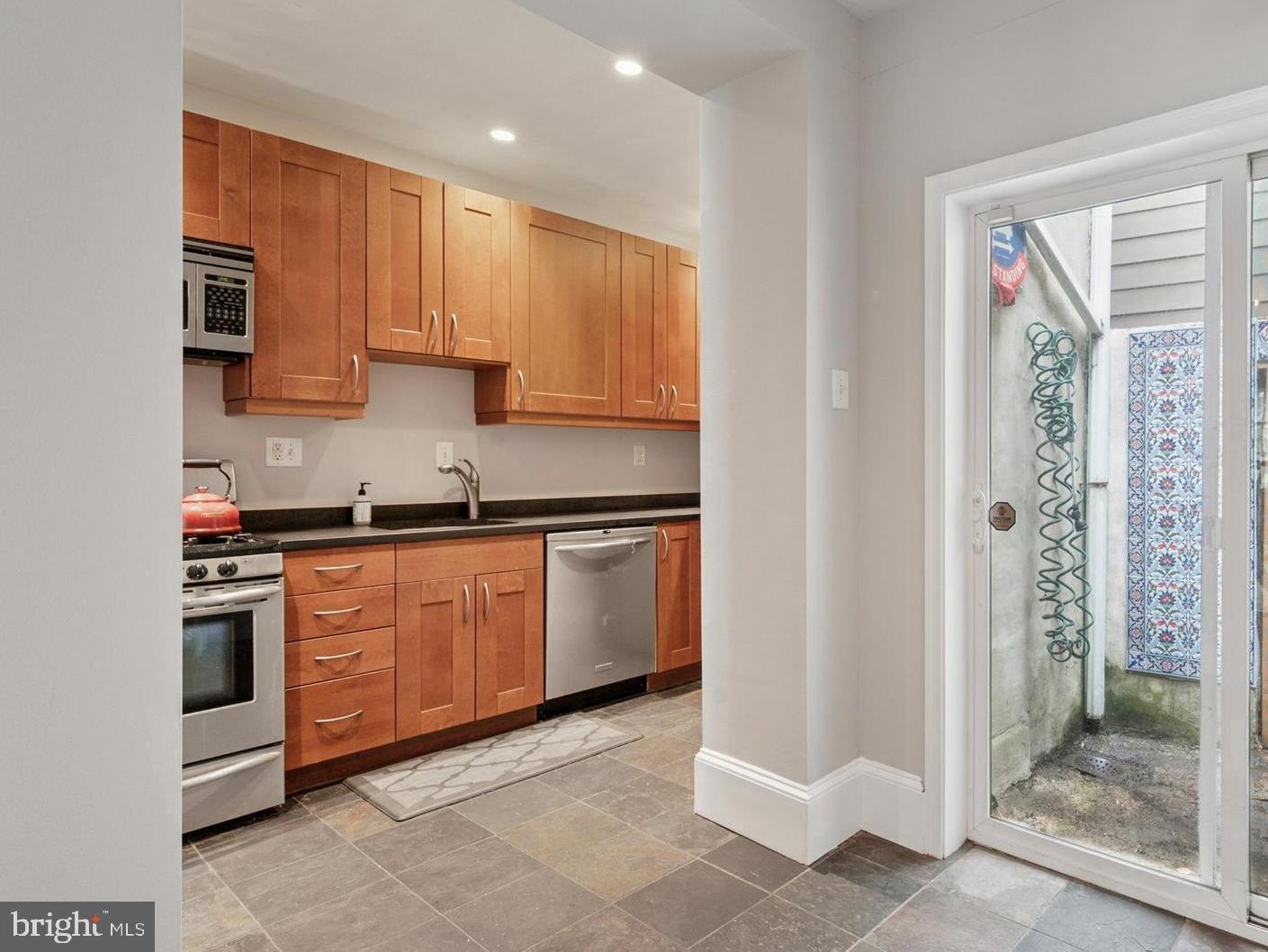 DICKINSON NARROWS - Residential Lease