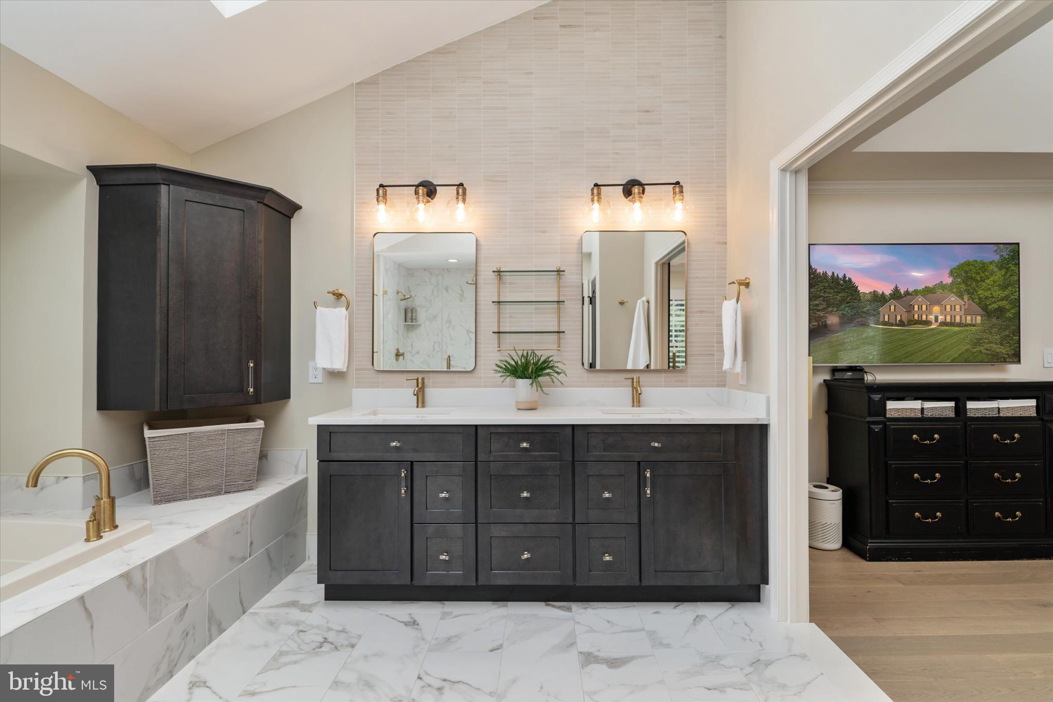 ANNAPOLIS PRESERVE - Residential