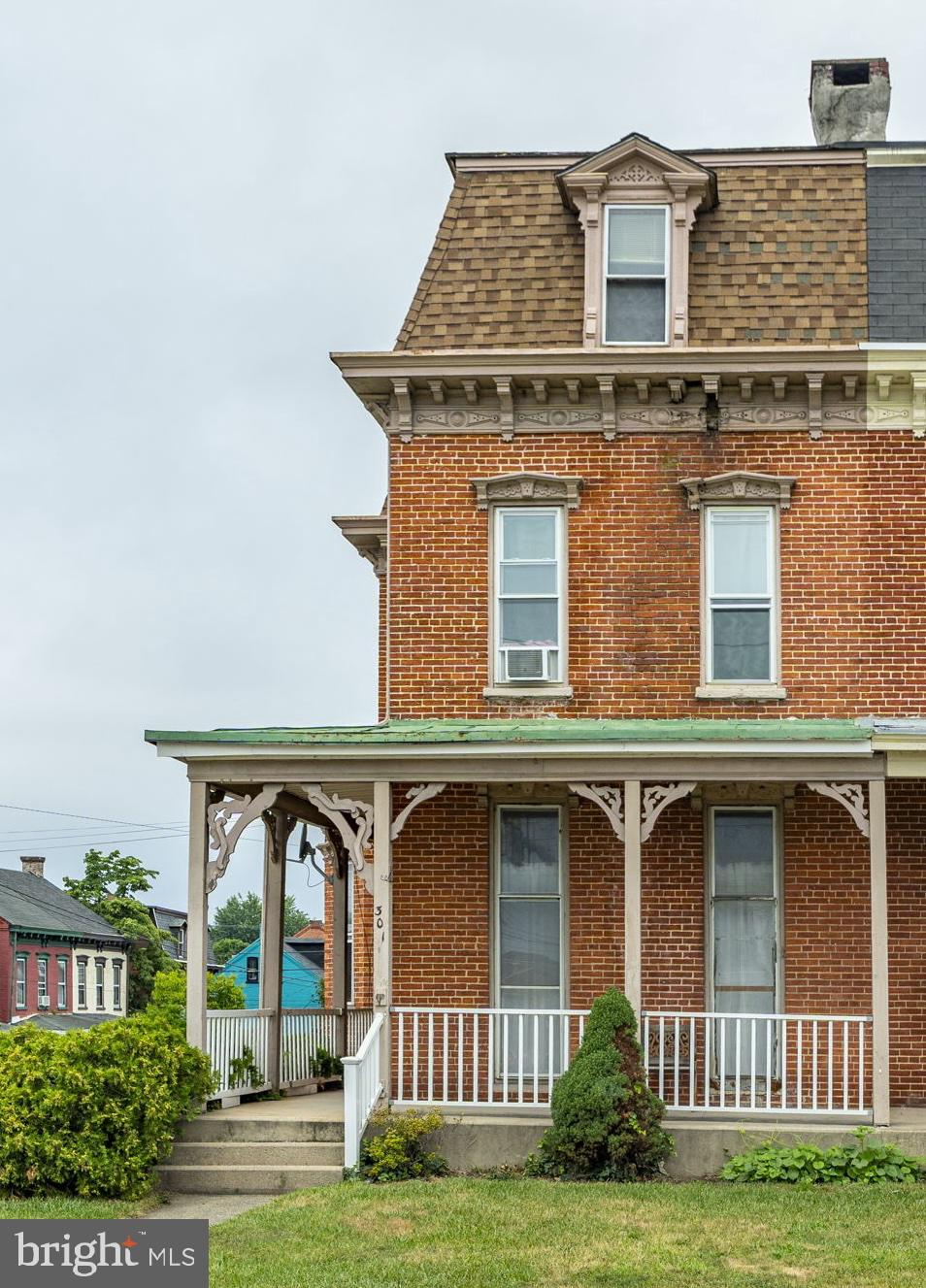 301 CHESTNUT STREET