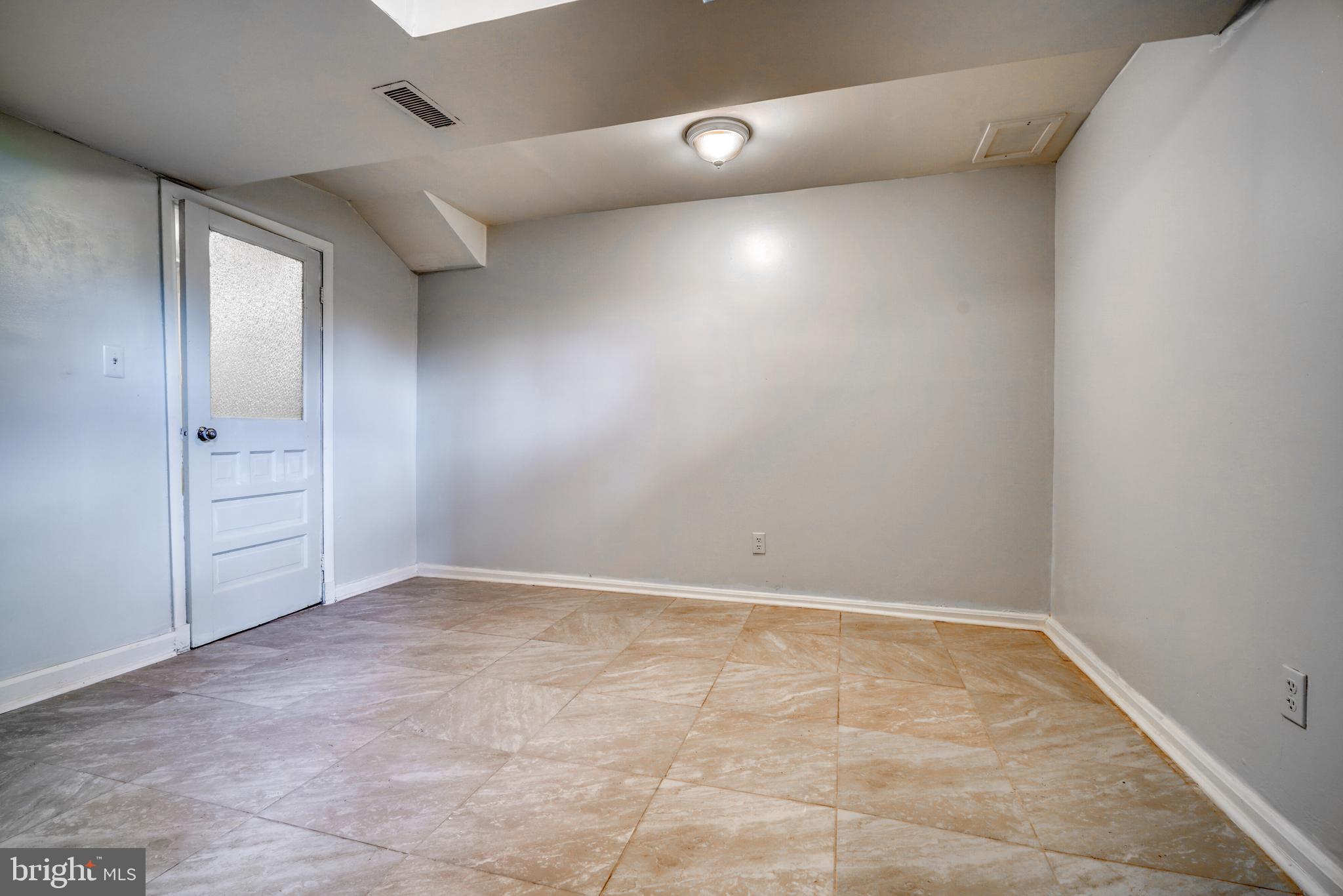 GLENDALE - Residential Lease