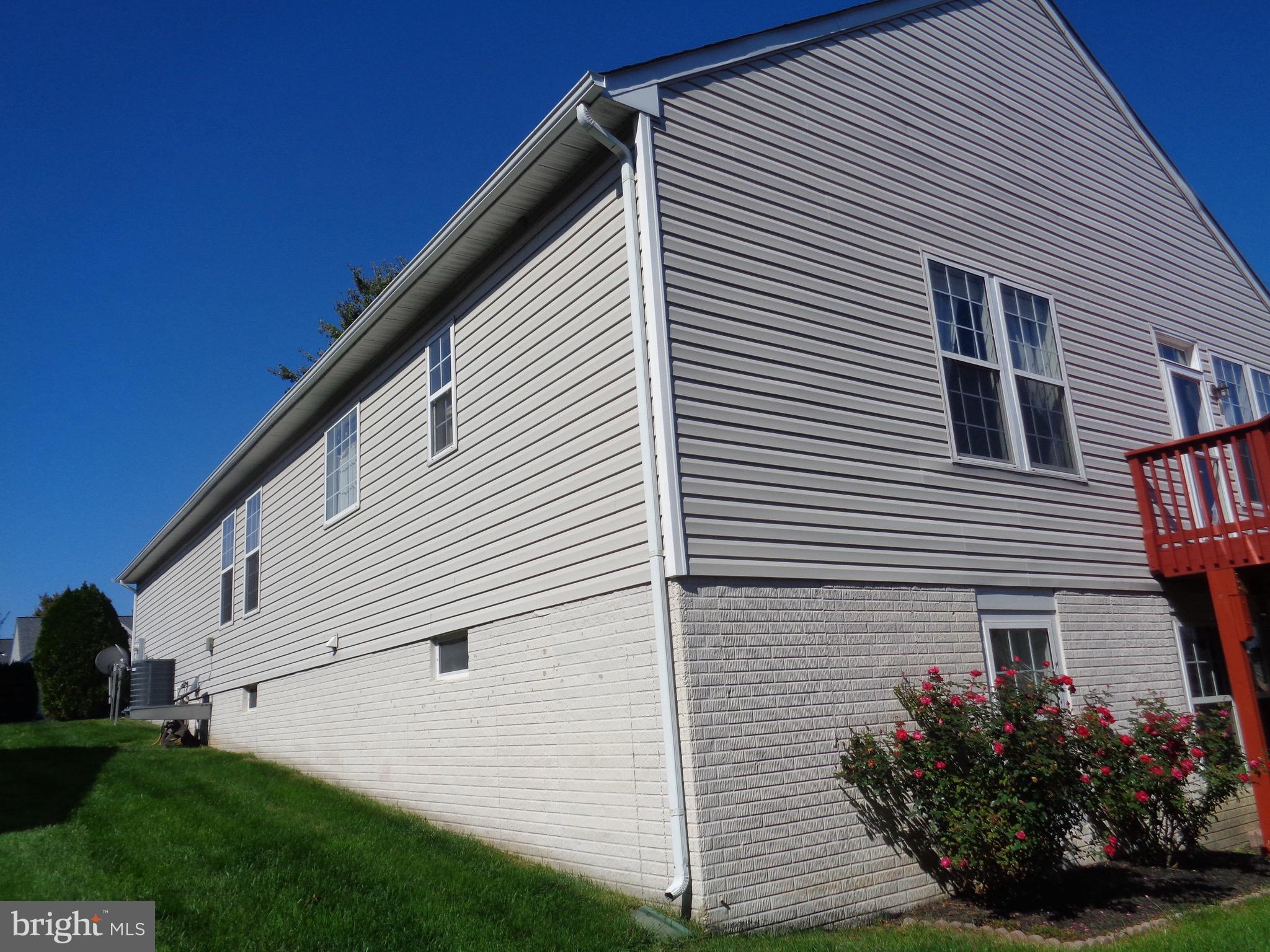 FOUR SEASONS - Residential Lease