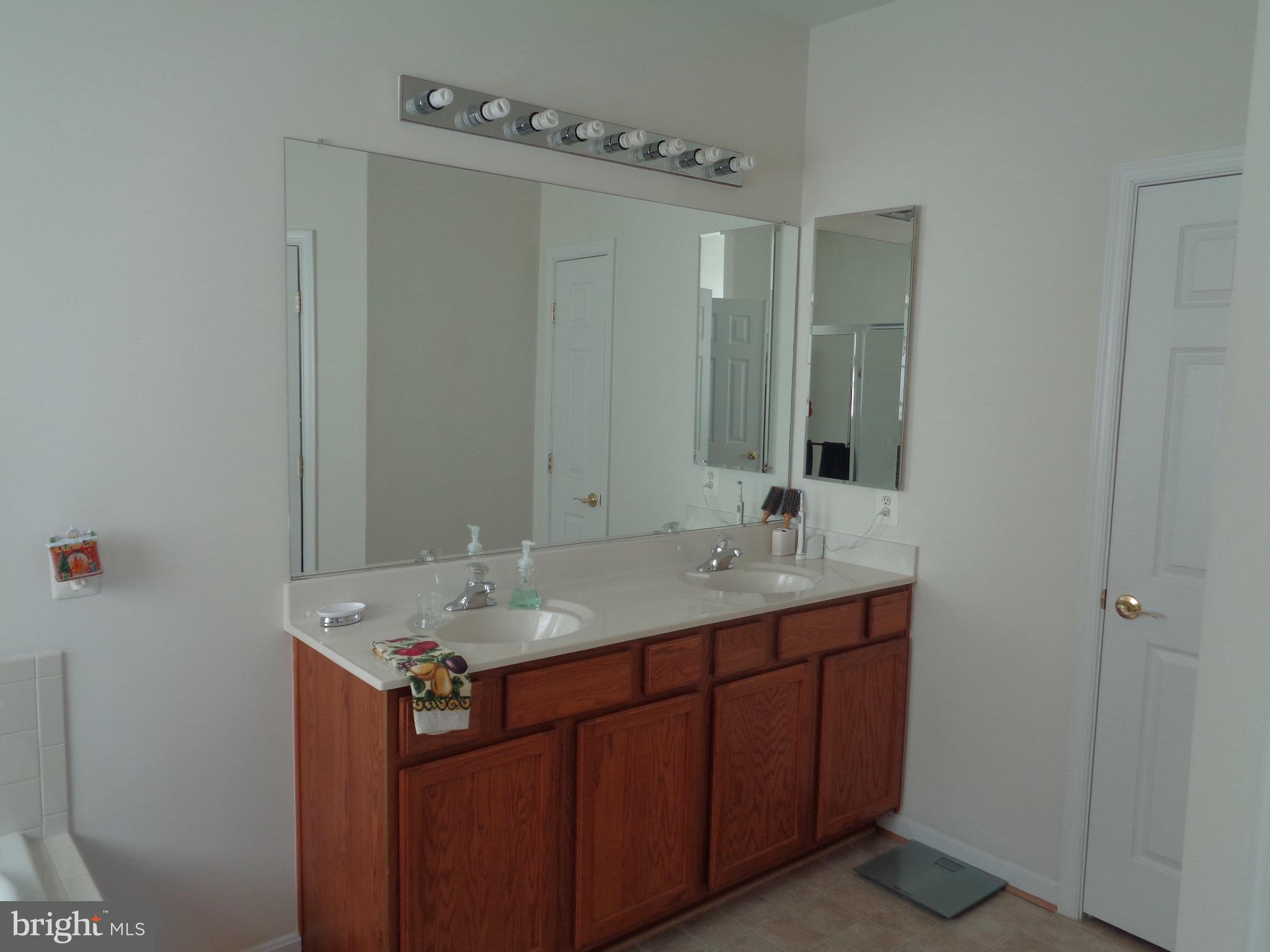 FOUR SEASONS - Residential Lease