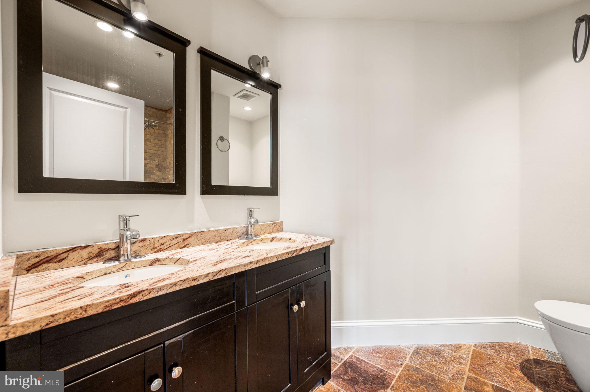 OLD CITY - Residential Lease