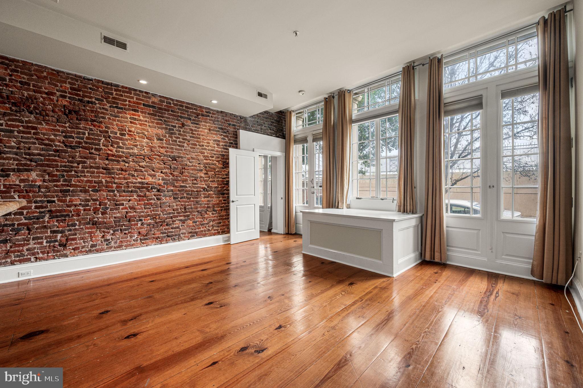 OLD CITY - Residential Lease