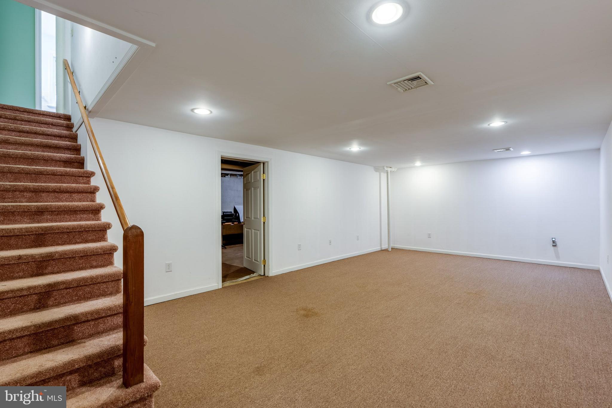 SCHOOL LANE HILLS - Residential