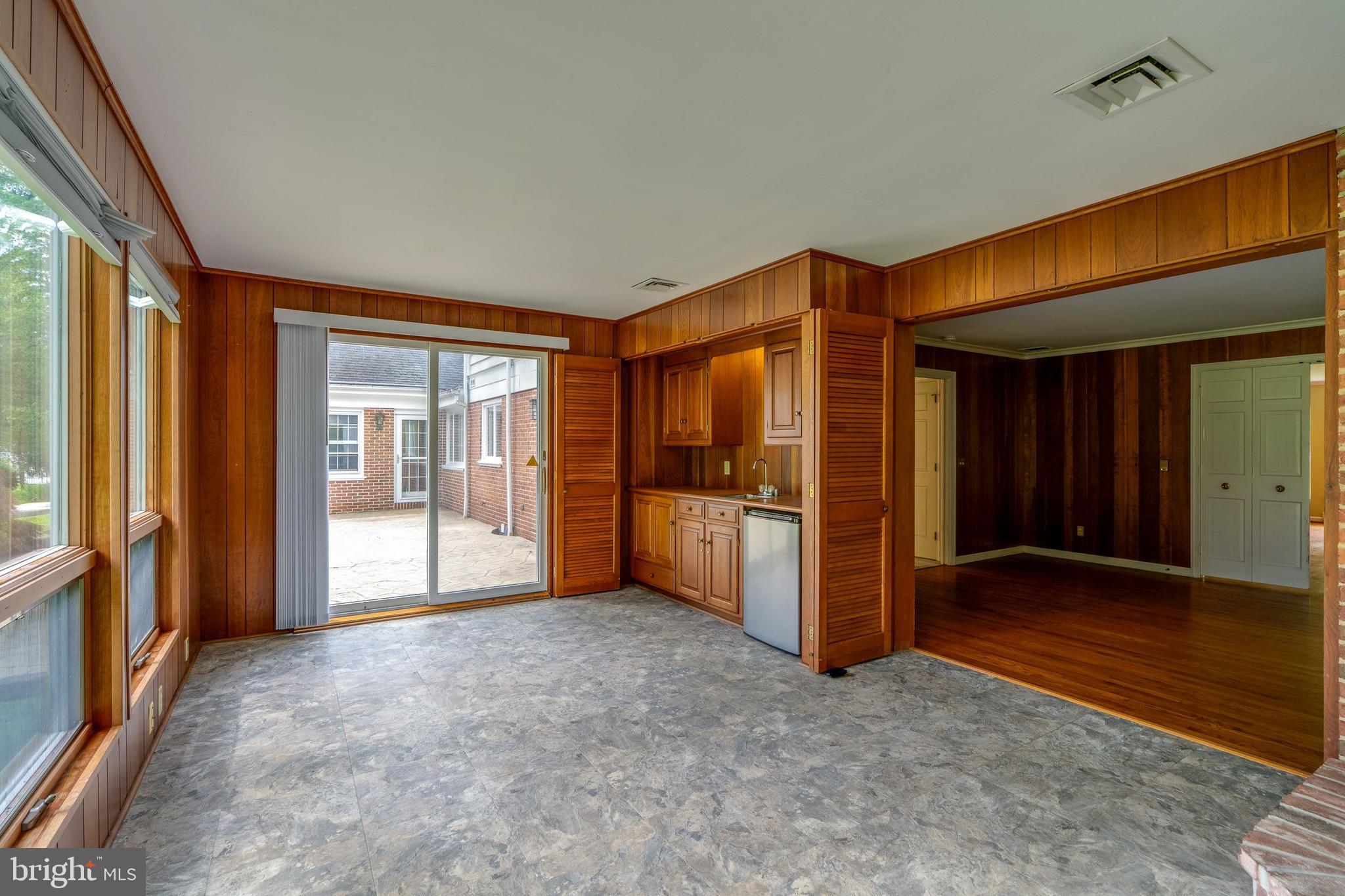 SCHOOL LANE HILLS - Residential