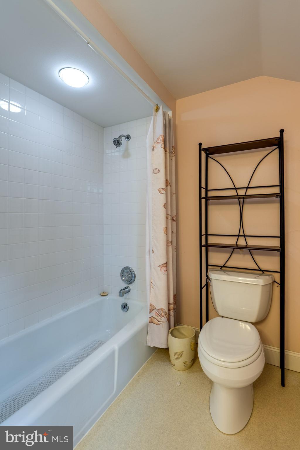 SCHOOL LANE HILLS - Residential