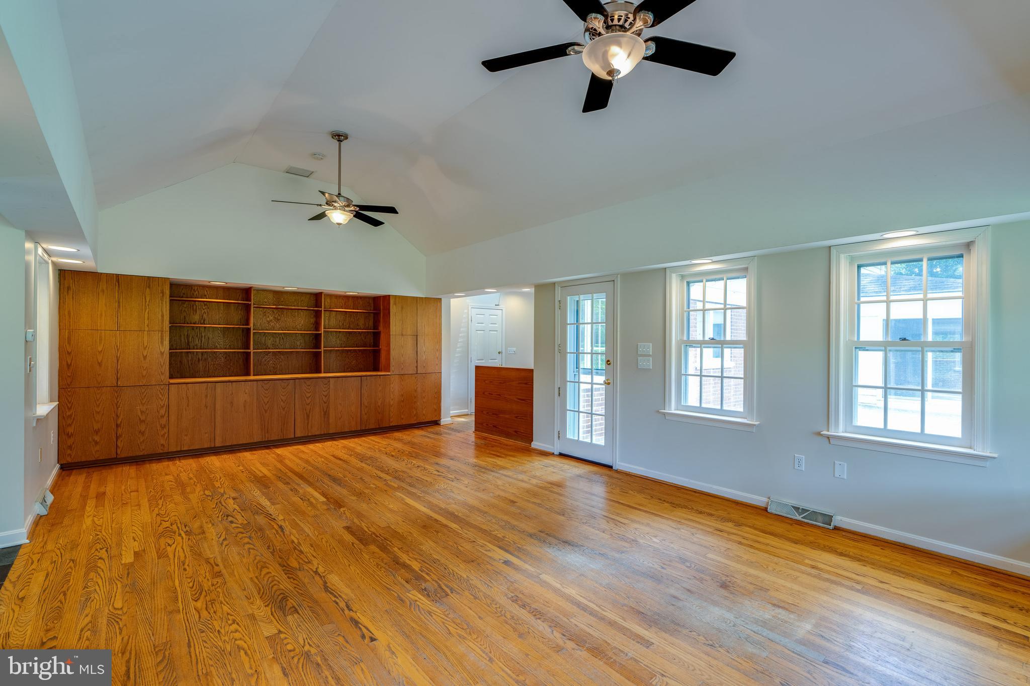 SCHOOL LANE HILLS - Residential