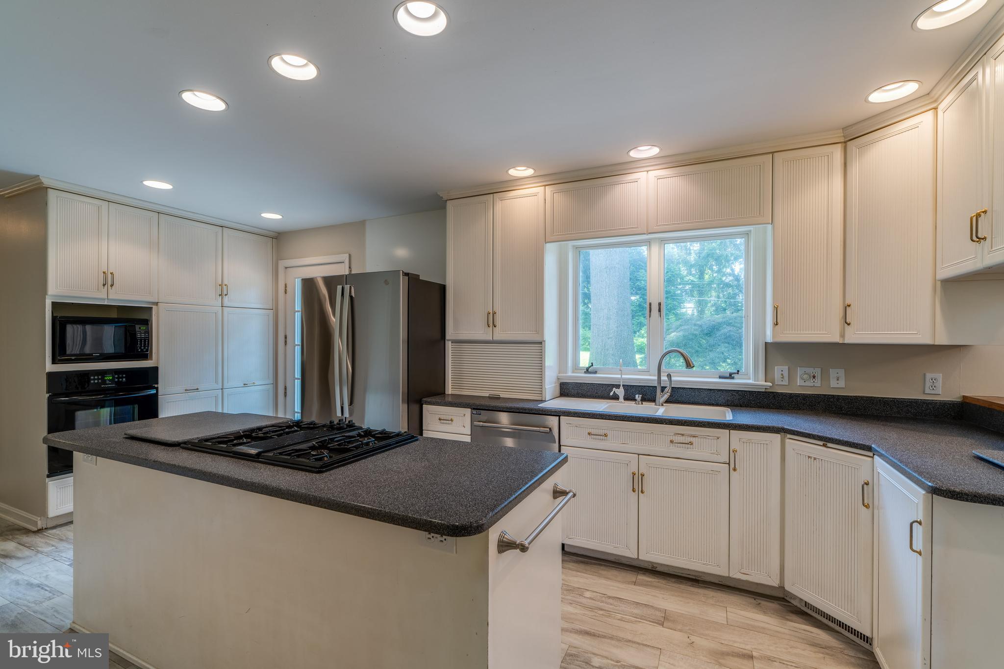 SCHOOL LANE HILLS - Residential