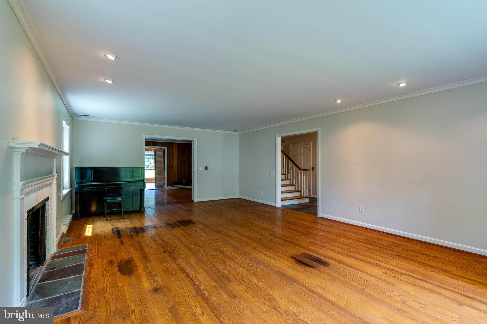 SCHOOL LANE HILLS - Residential