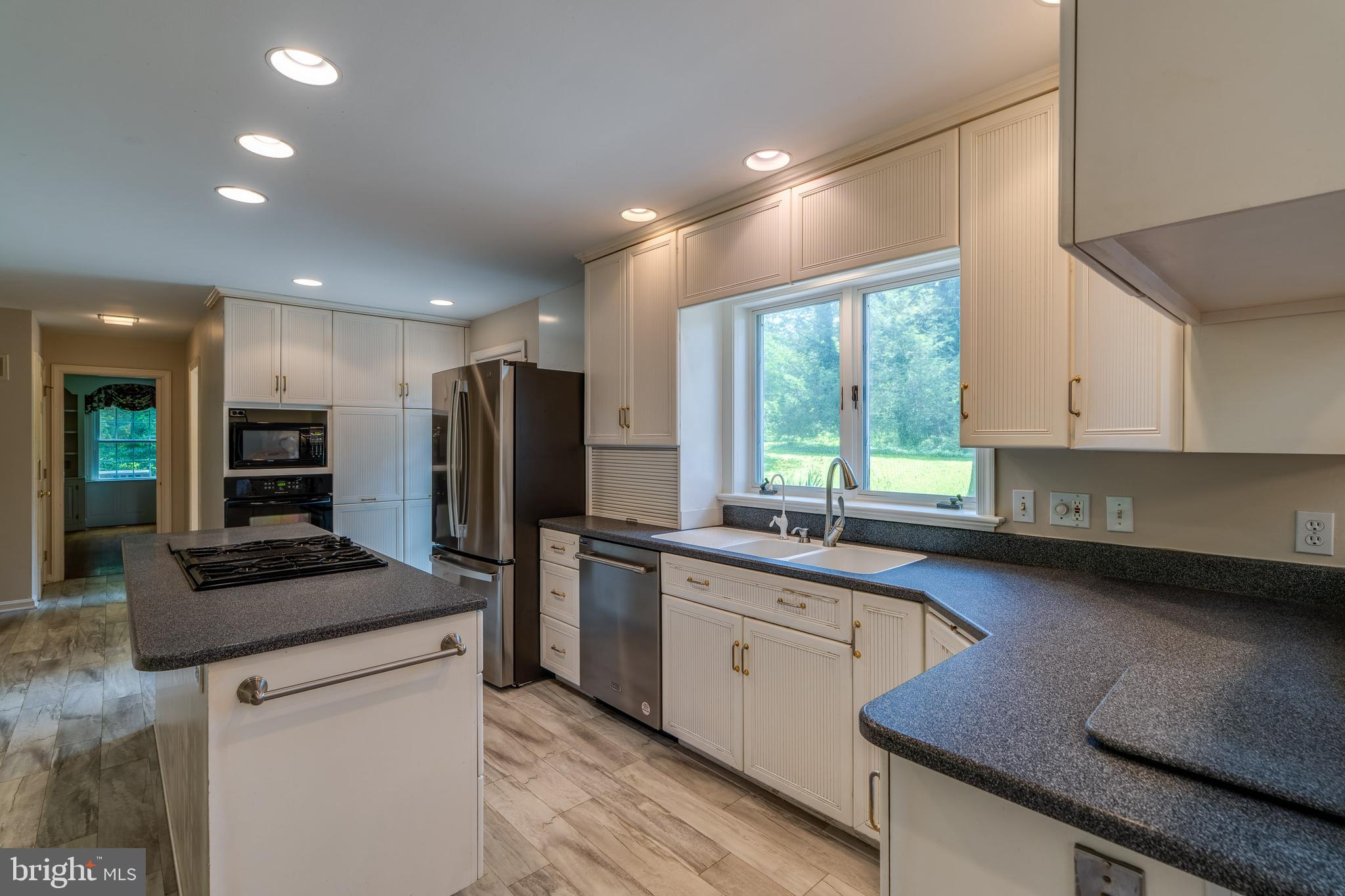 SCHOOL LANE HILLS - Residential