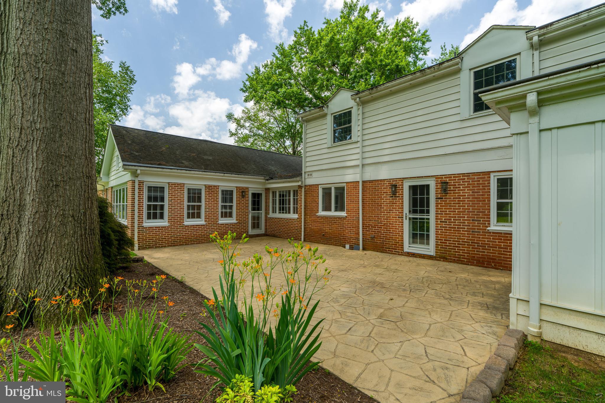 SCHOOL LANE HILLS - Residential