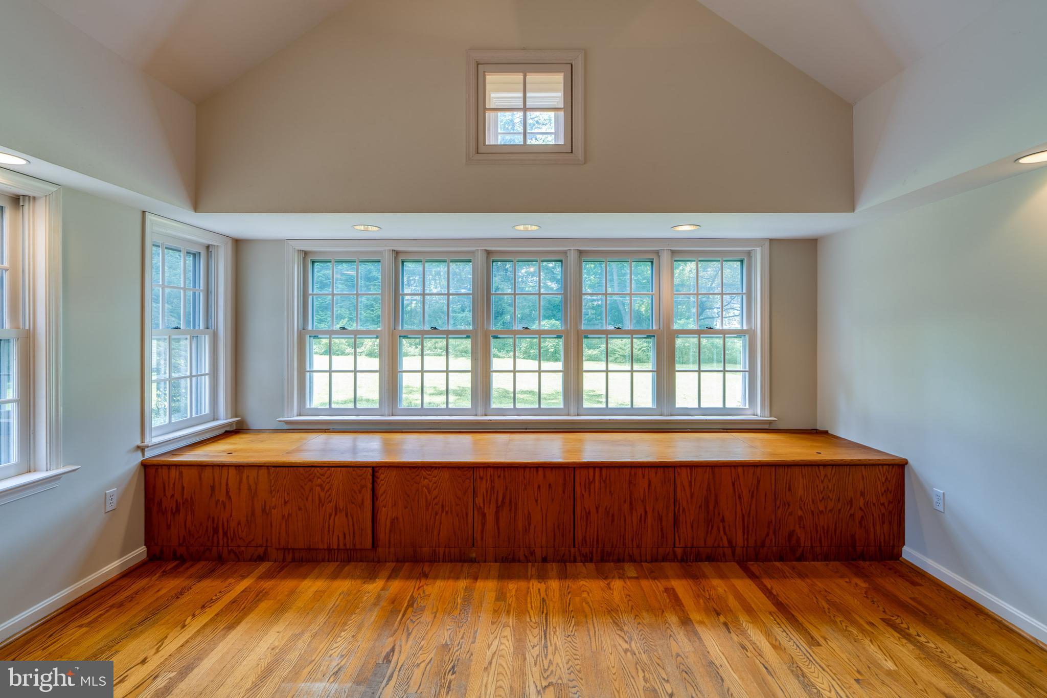 SCHOOL LANE HILLS - Residential