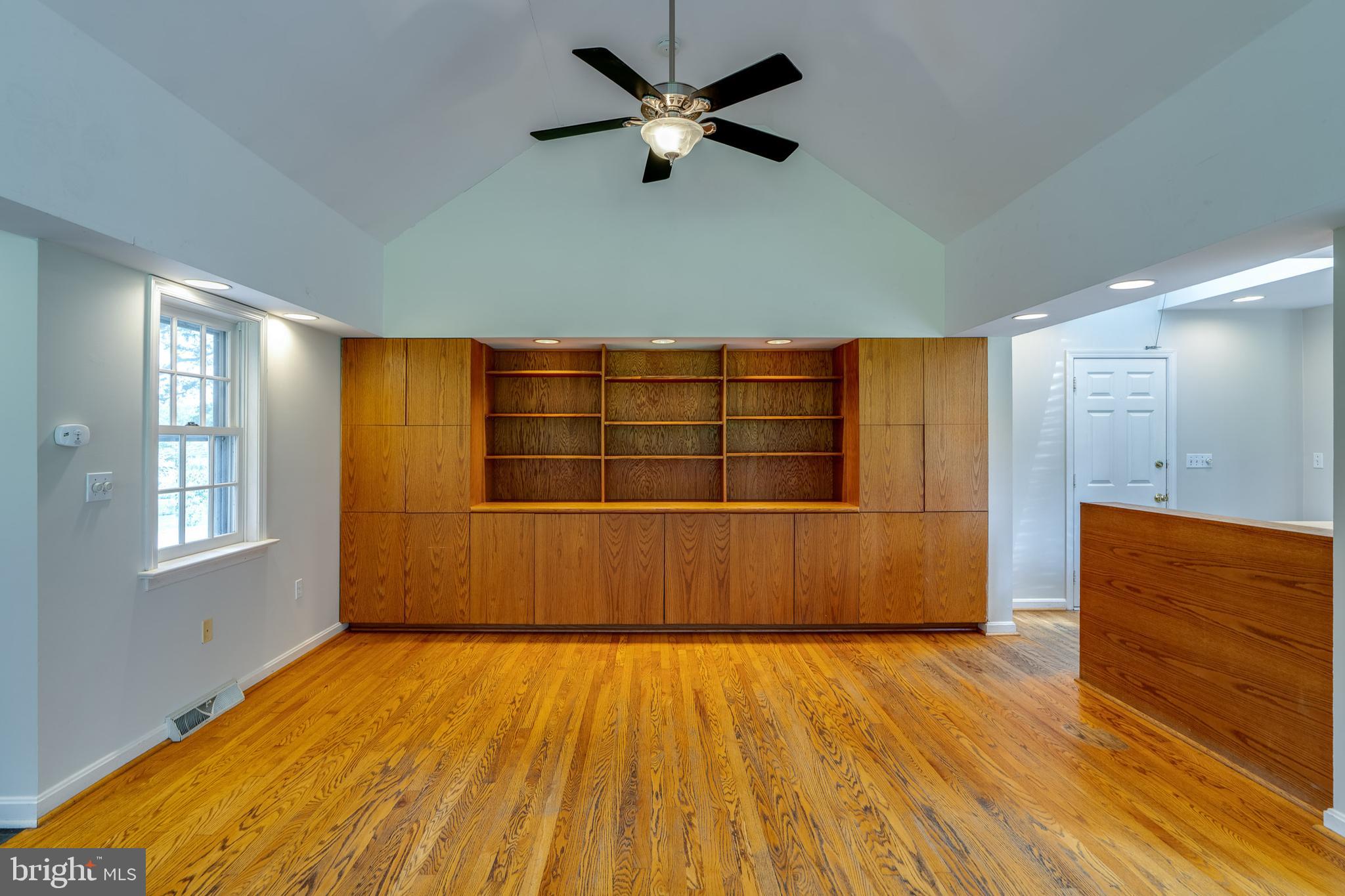 SCHOOL LANE HILLS - Residential