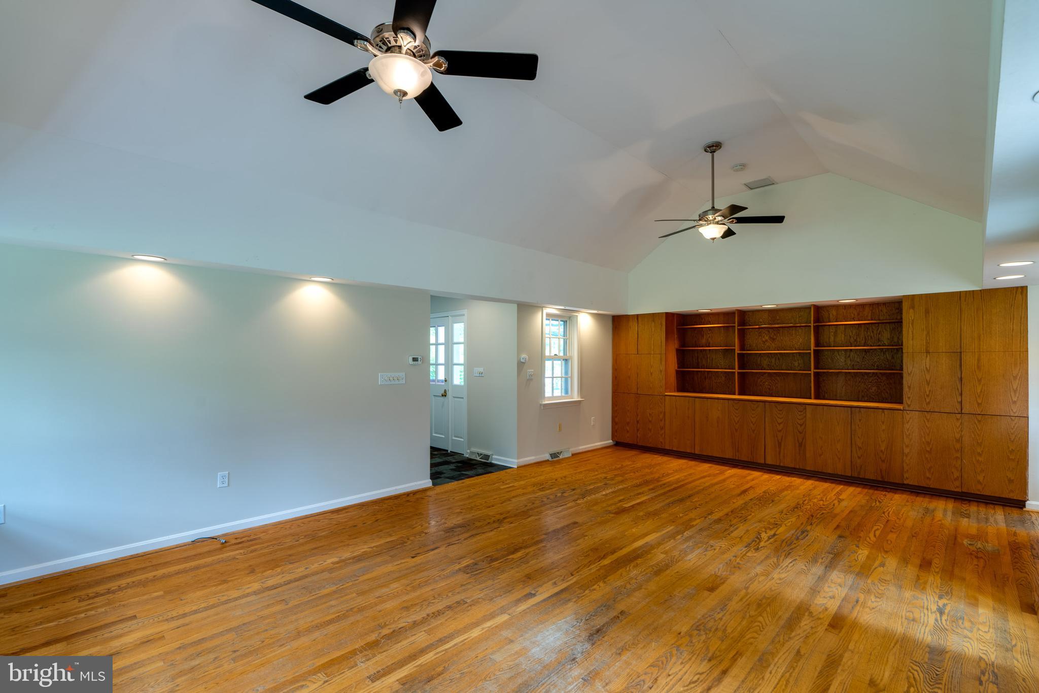 SCHOOL LANE HILLS - Residential