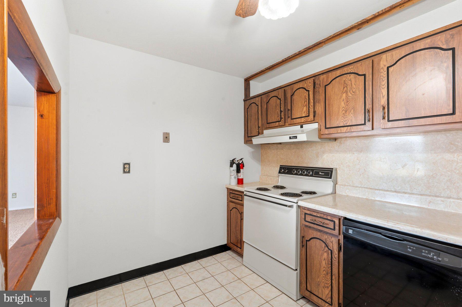 MOORES MILL MANOR - Residential