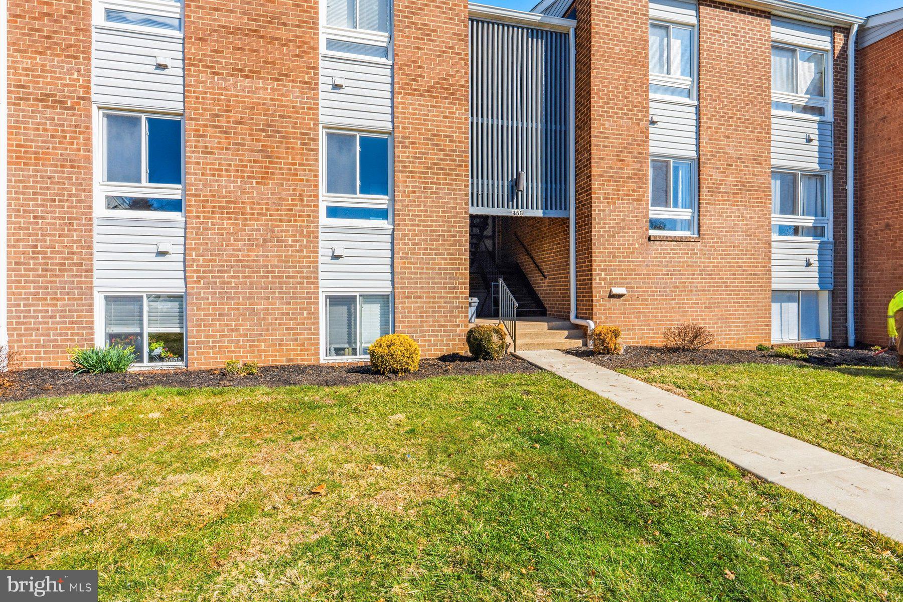 MOORES MILL MANOR - Residential