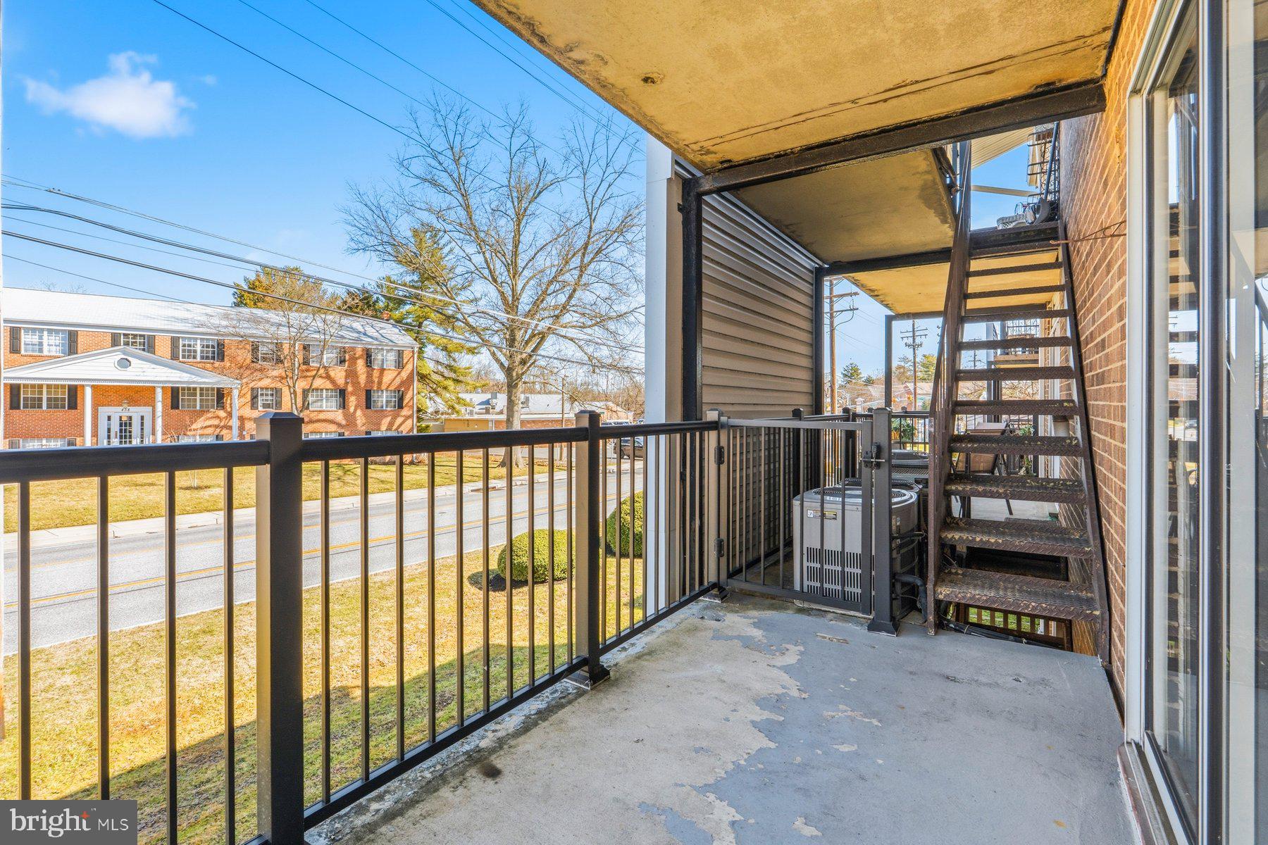 MOORES MILL MANOR - Residential