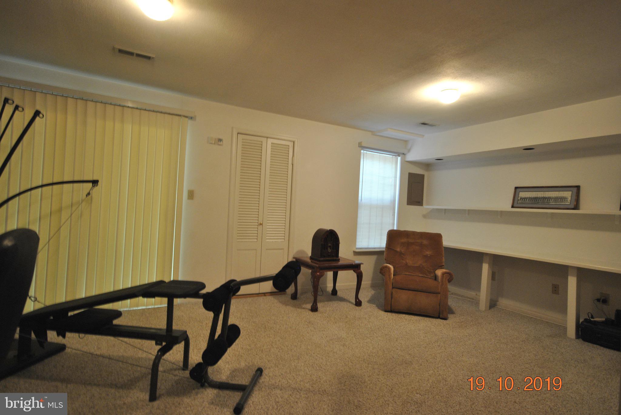 ENGLAND RUN TOWNHOUSES - Residential