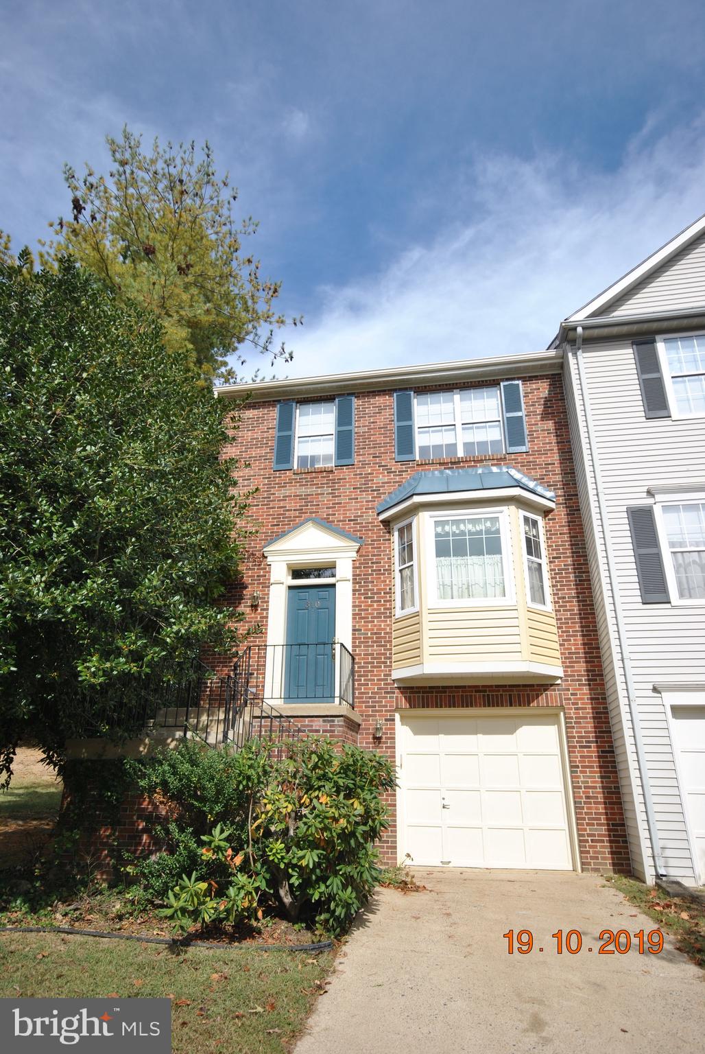 ENGLAND RUN TOWNHOUSES - Residential