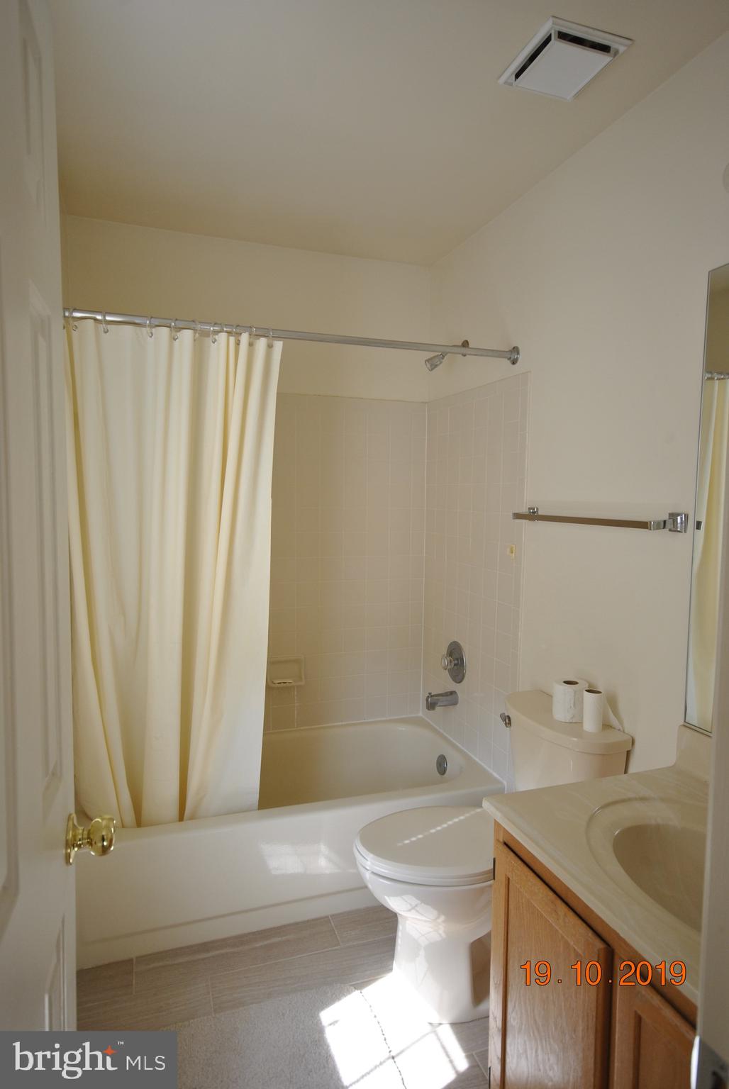 ENGLAND RUN TOWNHOUSES - Residential