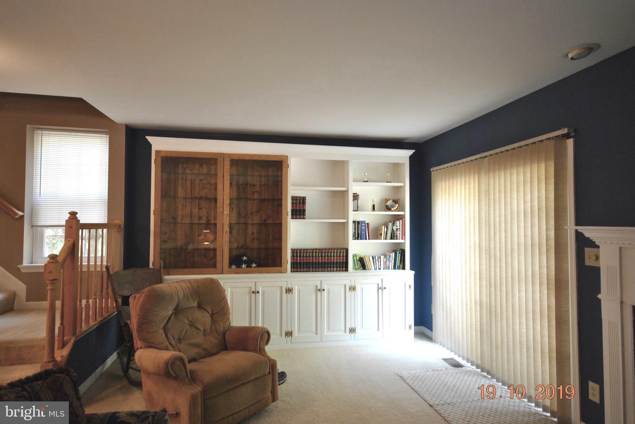 ENGLAND RUN TOWNHOUSES - Residential