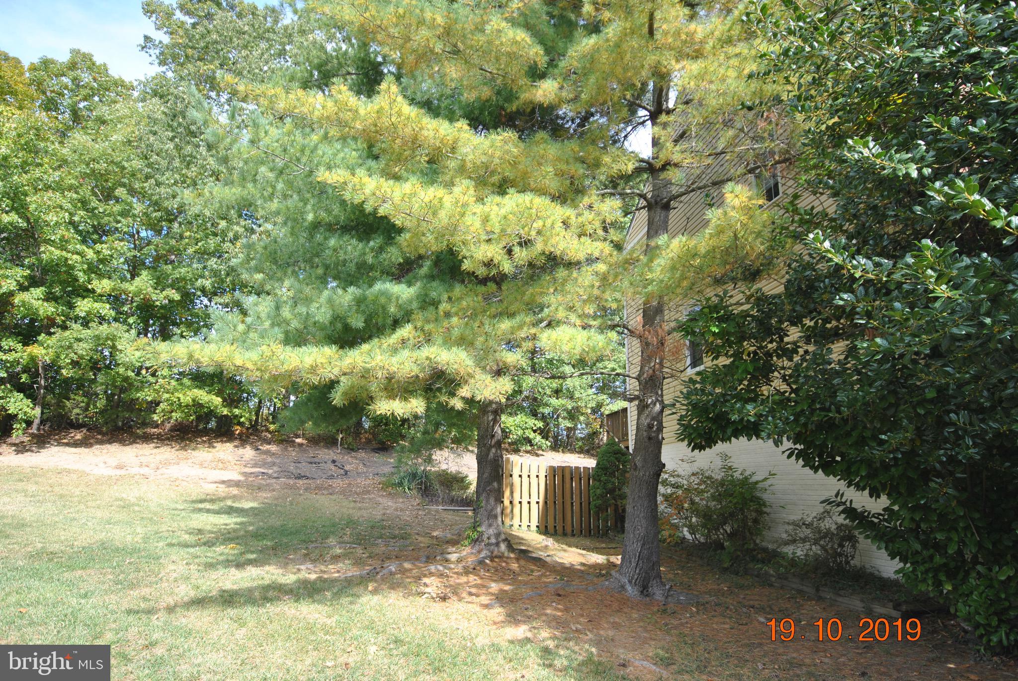 ENGLAND RUN TOWNHOUSES - Residential