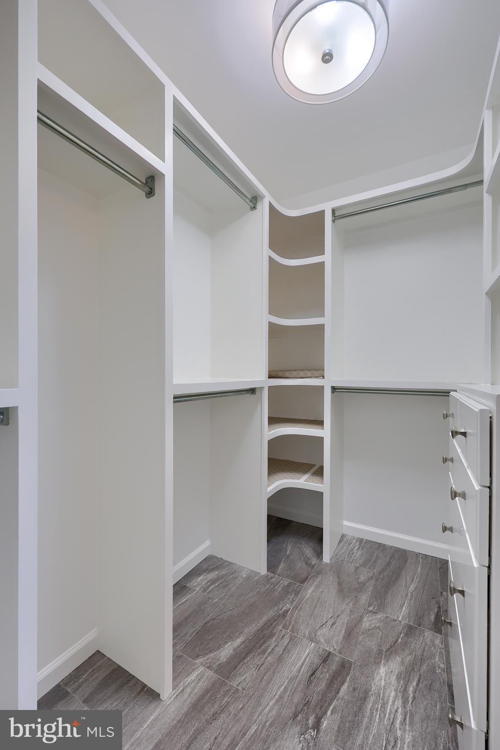 REGENTS PARK - Residential