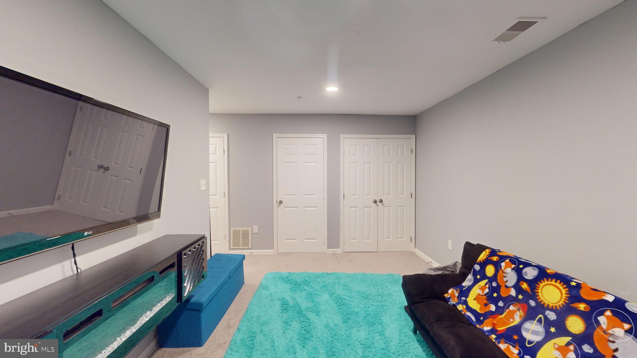 REGENCY MEADOWS - Residential