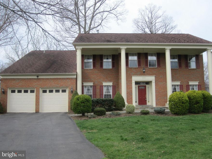 2 MASTER BEDROOMS, 2 STAIRCASES, CUL DE-SAC, GRANITE COUNTERS IN KITCHEN AND ALL BATHROOMS; HARDWOOD ON MAIN AND LOWER LEVEL; FULL OF PRIVACY/NATURAL LIGHT; LARGE DECK IN REAR--GREAT FOR ENTERTAINING; FRENCHDOORS, VAULTED CEILING; SKYLIGHTS, SS APPLIANCES, SITTING ROOM/DEN/ CELLAR AND LIBARARY;  POOL MEMBER AVAIL. TENNIS/BASKETBALL COURTS, MANAGEMENT ON-SITE/EVENTS; ACCESS TO 29,28, I-66, 286.