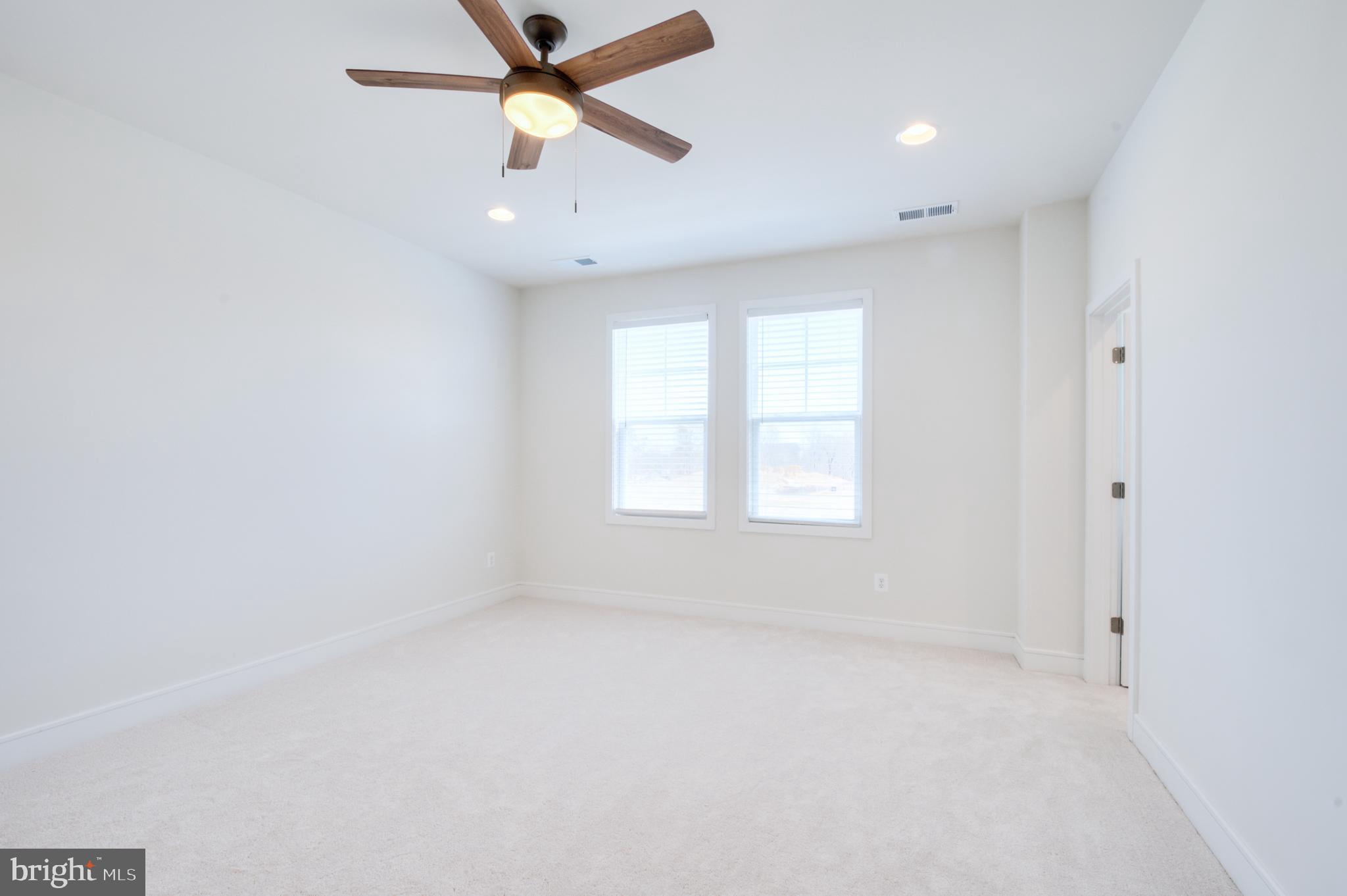 LAKE FREDERICK - Residential Lease