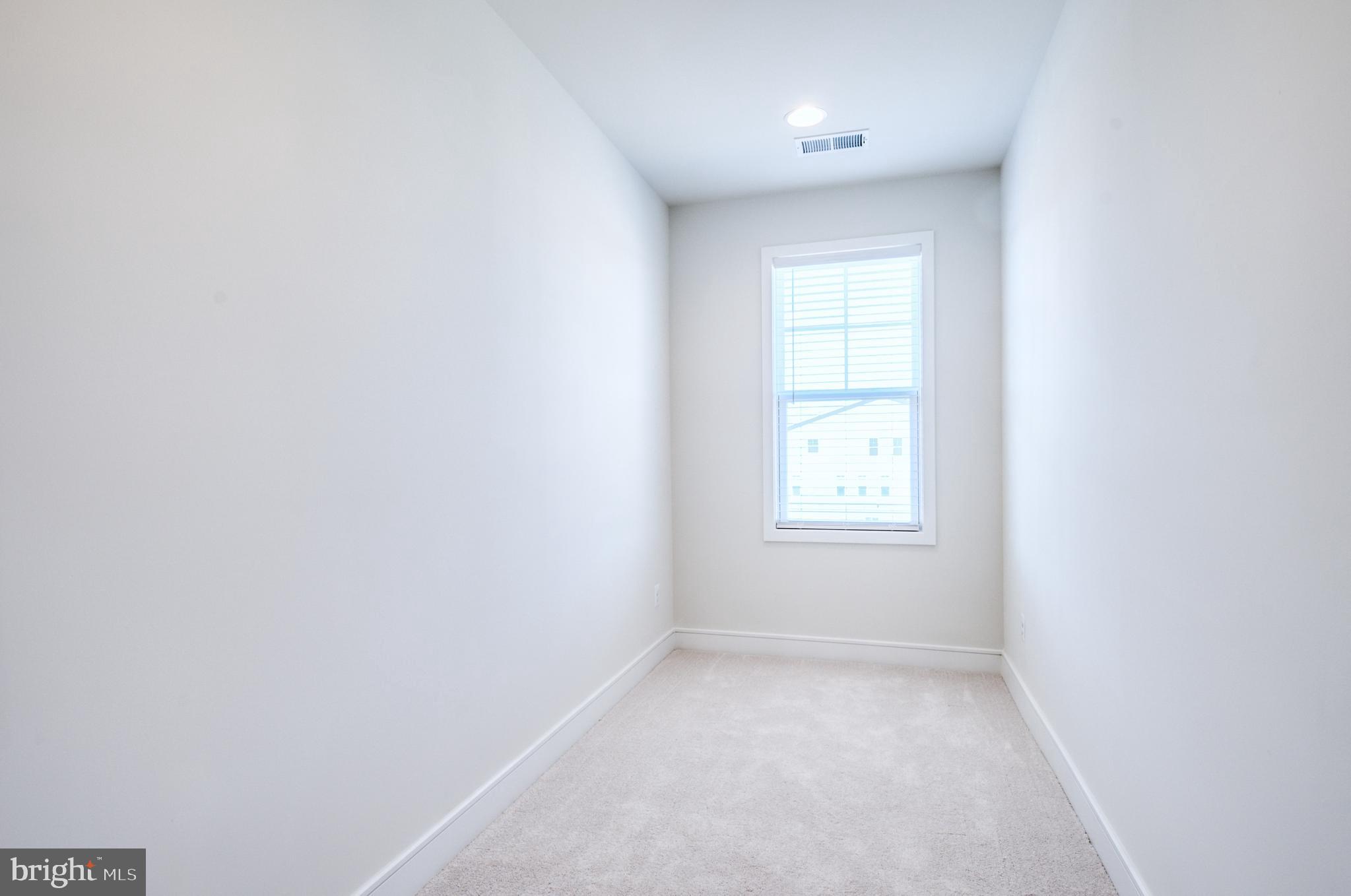 LAKE FREDERICK - Residential Lease