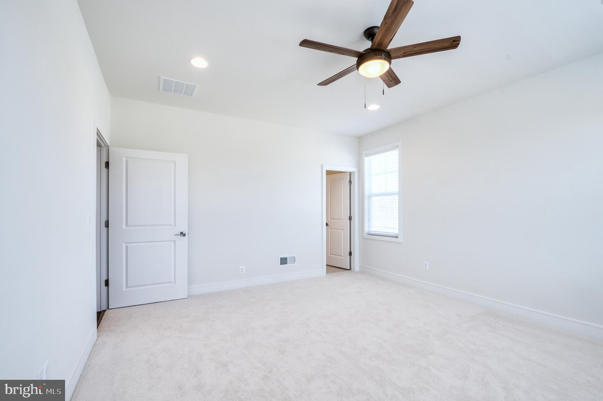 LAKE FREDERICK - Residential Lease