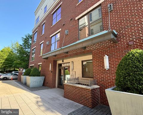 Photo of 815 N Patrick Street #410, ALEXANDRIA, VA 22314 (MLS # VAAX2060214)