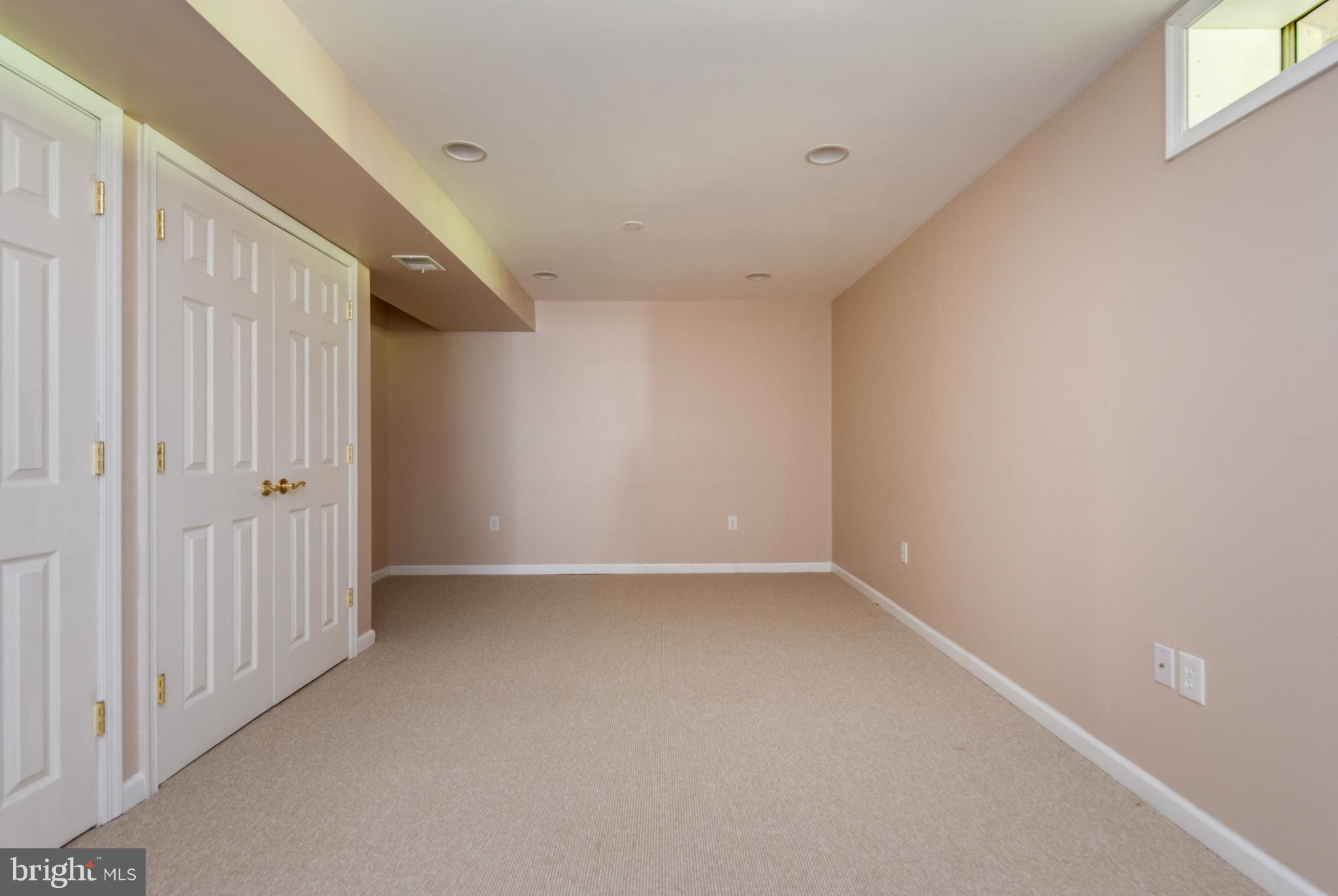 RIVERWALK/BLK WALNUT COV - Residential