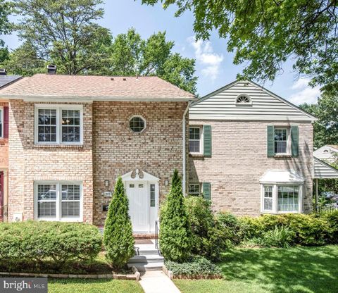 Photo of 7809 Heatherton Lane, POTOMAC, MD 20854 (MLS # MDMC2186062)