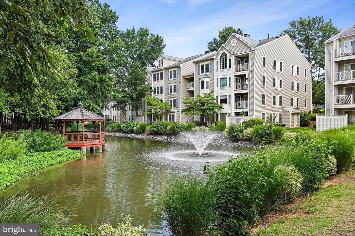 FAIRFIELD HOUSE - Residential