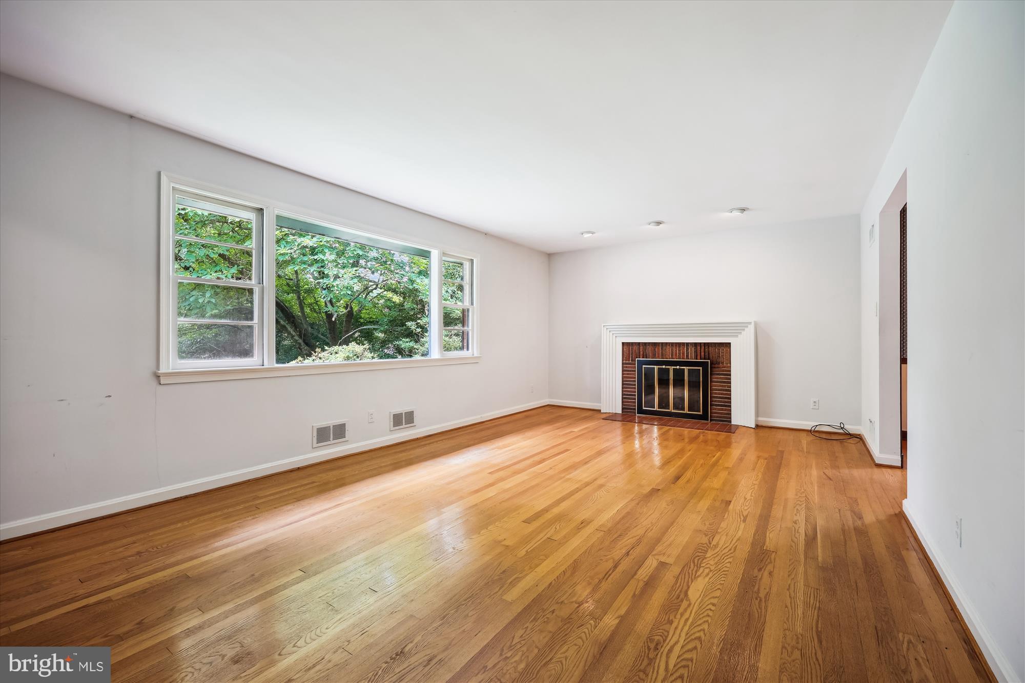 1305 WOODSIDE PARKWAY
